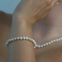 Menina Pearl Bracelet Model Photo.webp