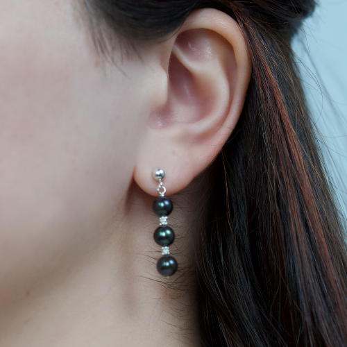 Arnolfini Triple Black Pearl Earring Model Photo.webp