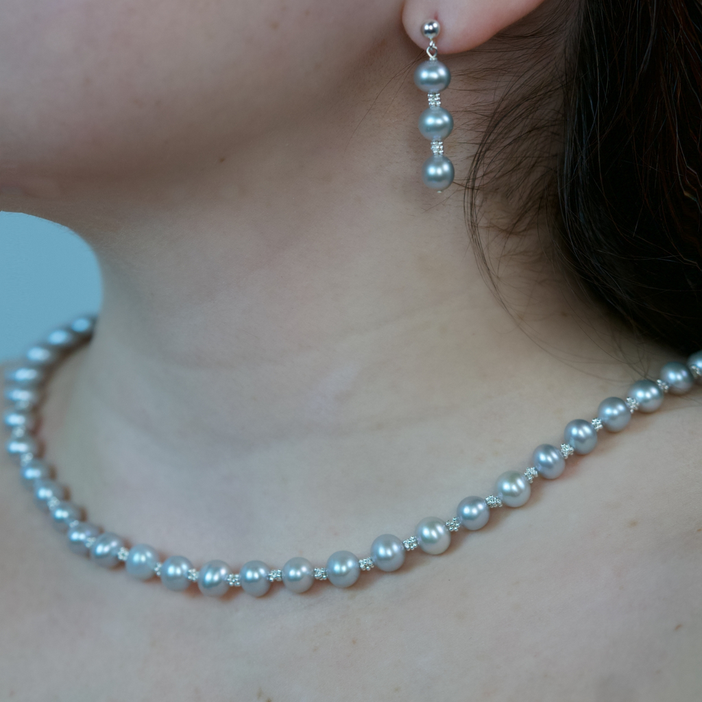 Arnolfini Blue Pearl Necklace Model Photo.webp